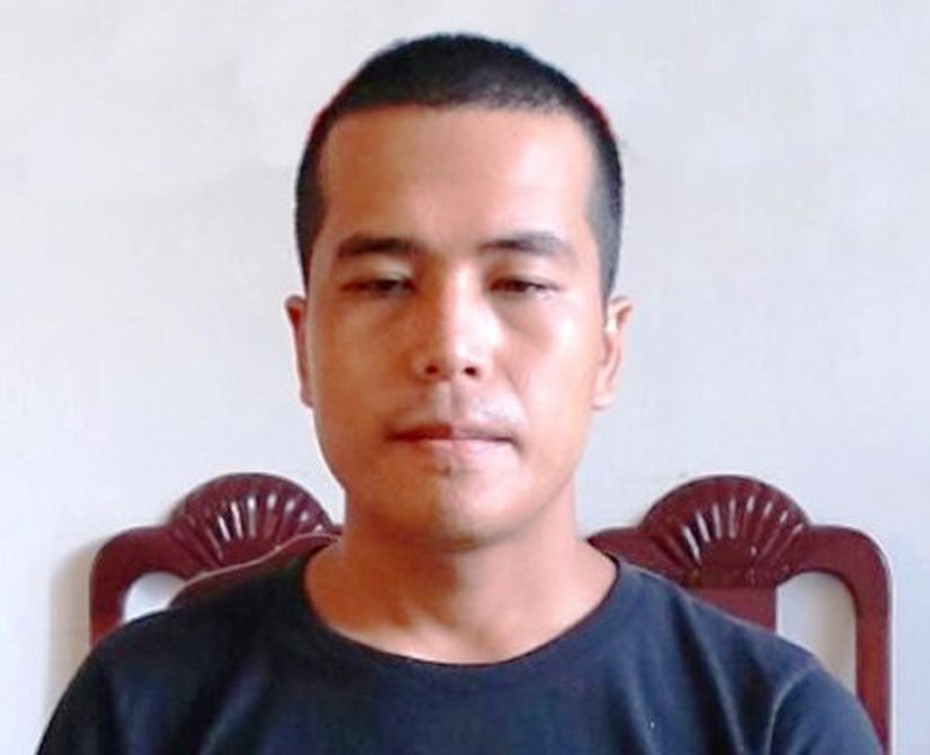 Bắt kẻ biến thái đi trộm quần lót nữ để ngắm, gặp gái xinh hiếp dâm