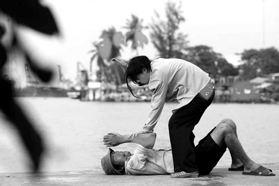 Từ chối chuyện chăn gối, chồng bị vợ đánh đến chết