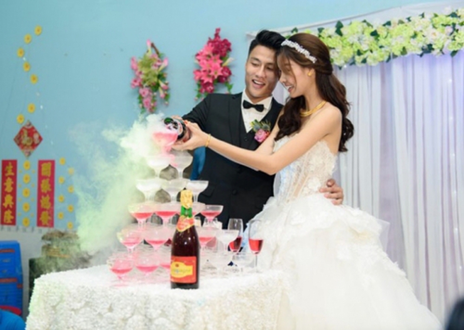 Vì đâu mẹ Mạc Hồng Quân không xuất hiện trong đám hỏi con trai
