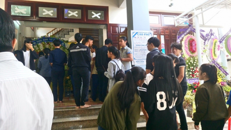 TNGT 7 người chết: Hàng nghìn HS nghẹn ngào tiễn đưa 3 cô giáo