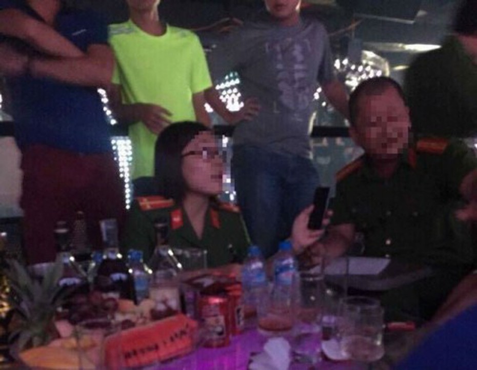 Công an đột kích quán bar lớn tại Thanh Hóa, bắt hàng chục dân chơi