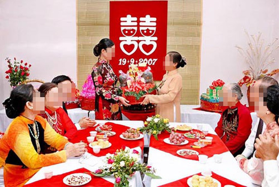Người Việt nên bỏ hẳn lễ lạt tiền phong bì nạp tài khỏi lễ ăn hỏi!