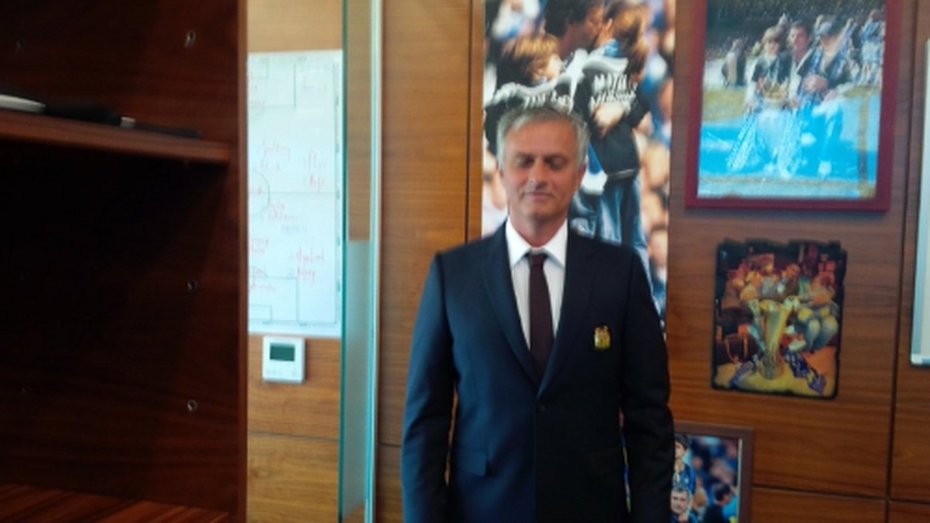Mourinho đã bố trí xong vị trí cho Pogba ở M.U