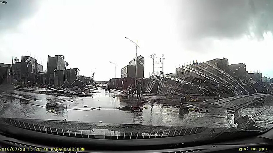 Bắc Ninh: Lốc xoáy bất ngờ, 'thổi bay' nhiều ngôi nhà