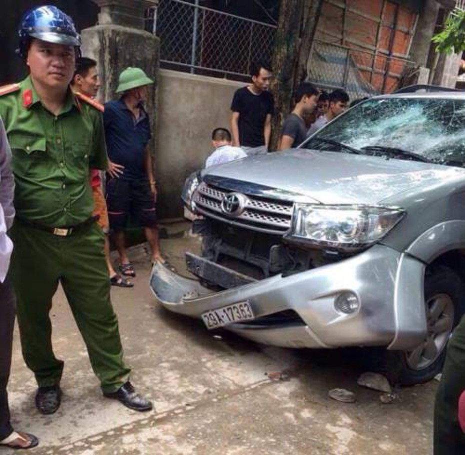 Hé lộ tình tiết bất ngờ trong vụ phá ô tô vì nghi bắt cóc trẻ em