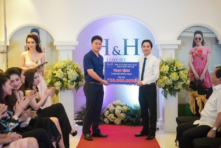 H&H Luxury Việt Nam hứa 'hão' tặng 3000 chiếc áo cho HS nghèo