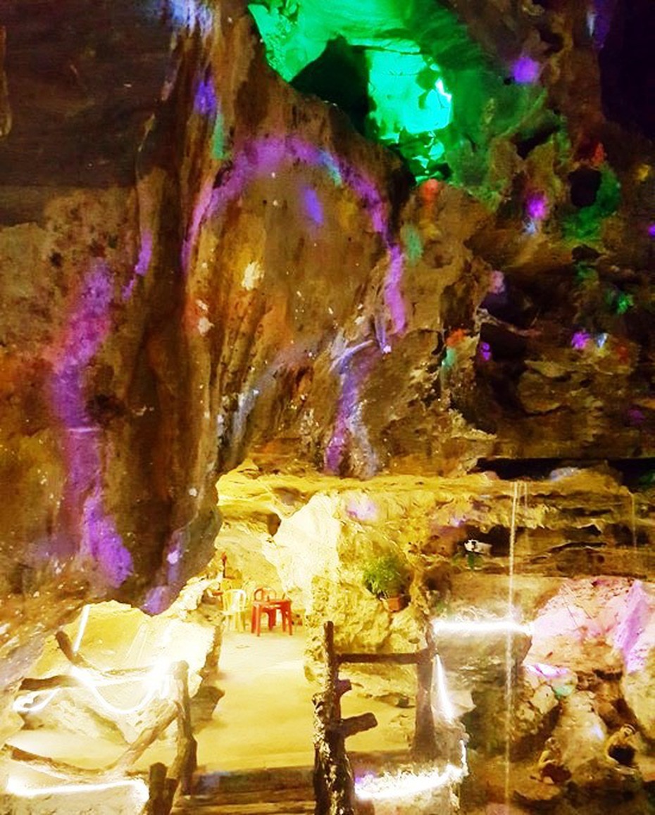 Cận cảnh quán cà phê trong hang đá có 1-0-2 tại miền tây xứ Nghệ