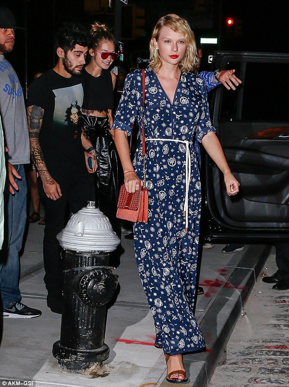 Taylor Swift đang tích cực được bạn bè mai mối?