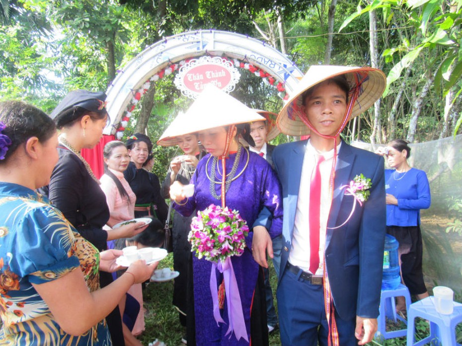Cận cảnh đám cưới gánh lồng gà, trầu cau sang nhà gái của người Tày