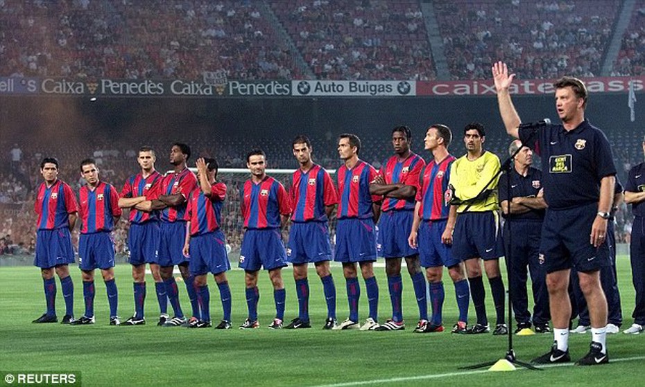 Tiết lộ: Van Gaal đã khóc như một đứa trẻ khi bị Barcelona sa thải