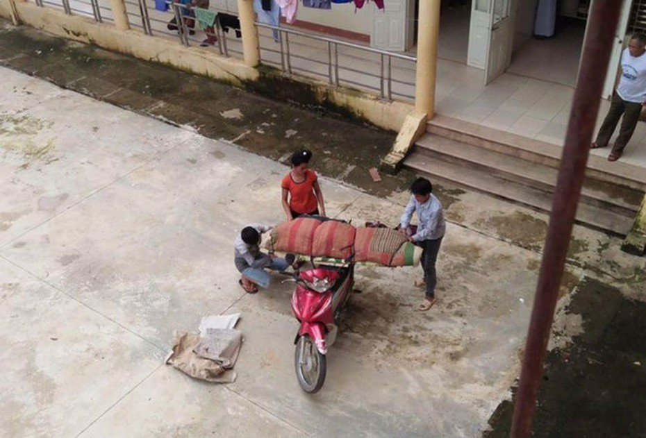 Lẽ nào 'bó tay' trước thảm cảnh 'bó chiếu'?