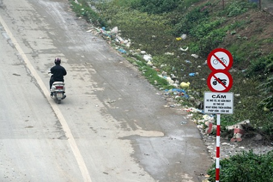 Nghề xe ôm kiêm ... “xin đểu”