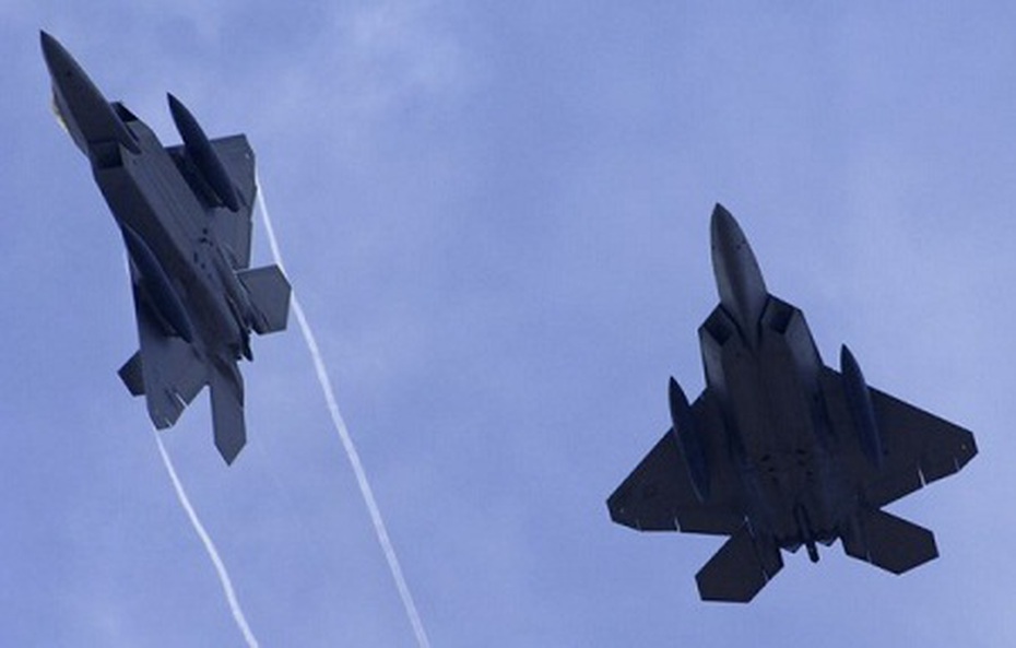 Mỹ bật đèn xanh trở lại cho "siêu chiến cơ" F-22