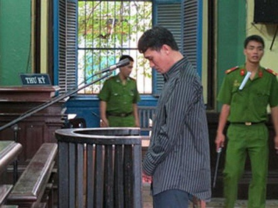 Biến vợ thành “đuốc sống” vì nghi bị “cắm sừng”