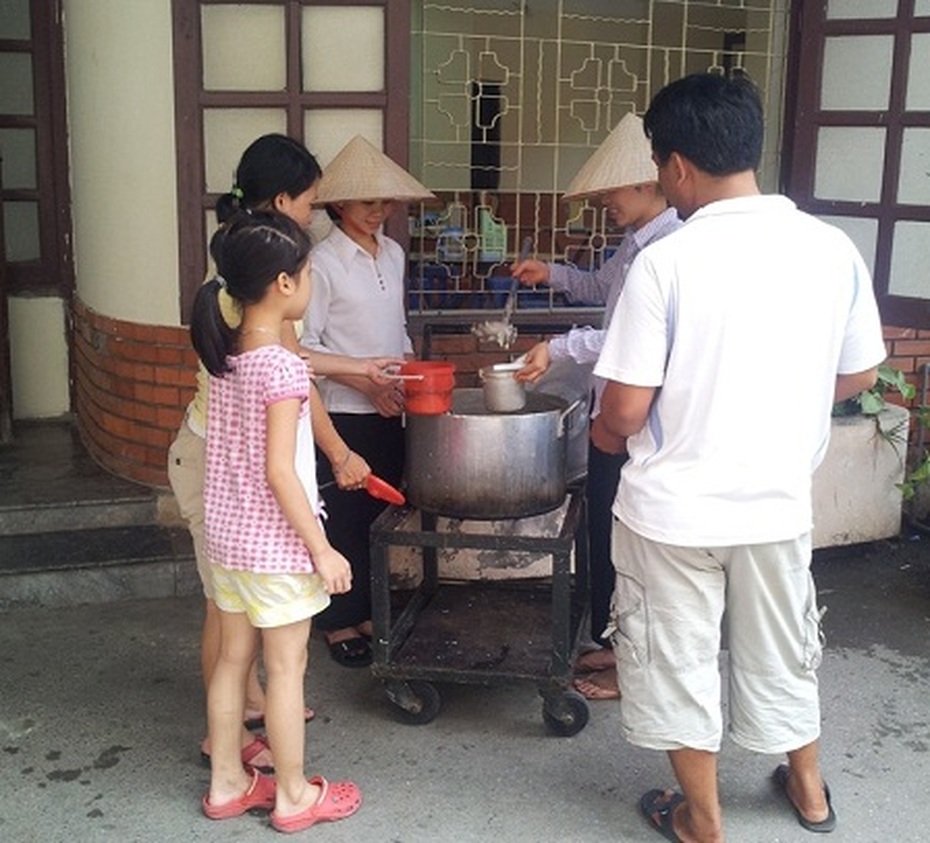 Những người “bán” tình thương tại các bệnh viện