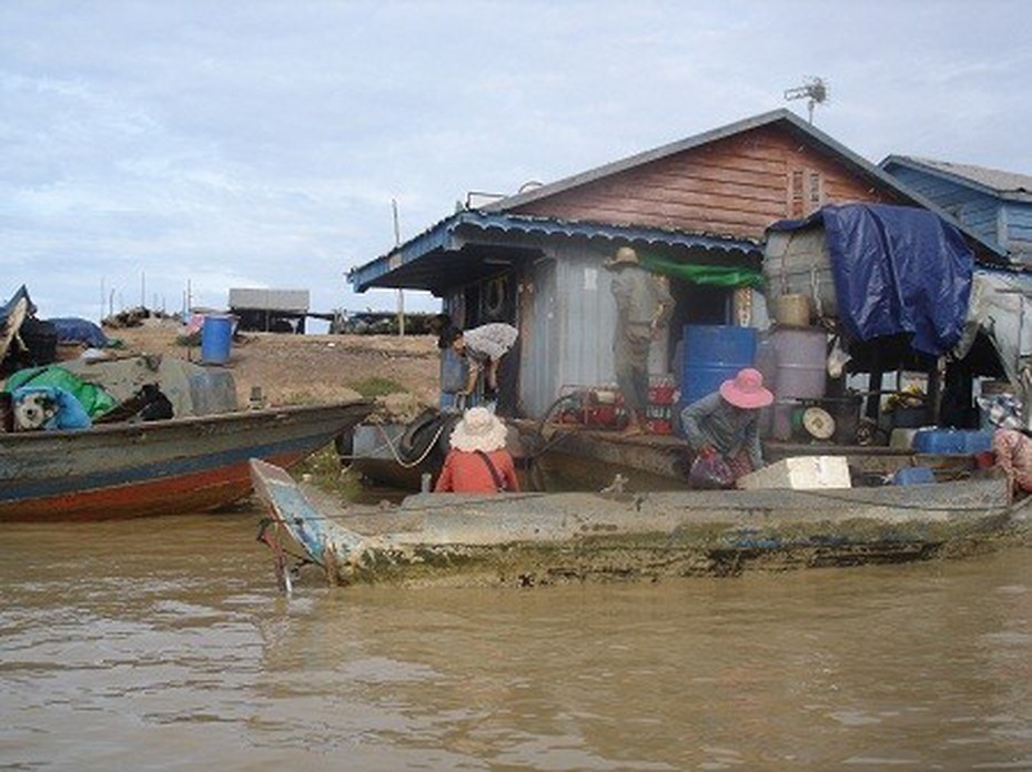 Lênh đênh kiếp nghèo sông nước