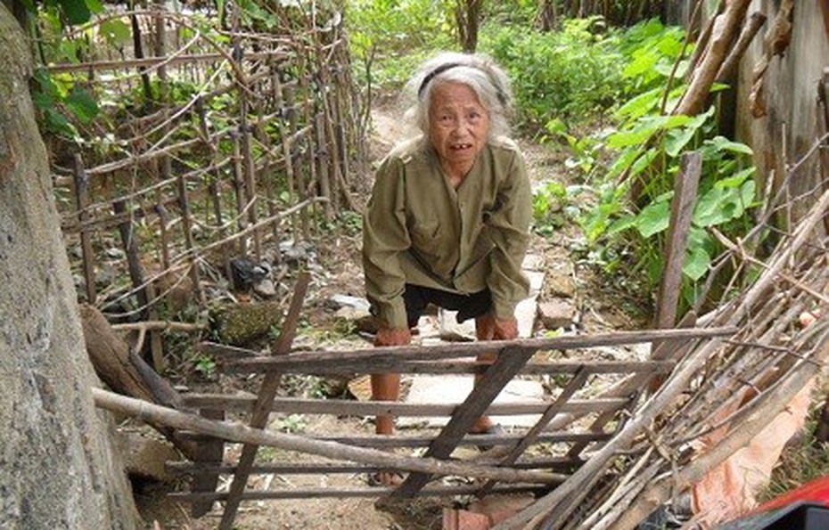Cụ già bại liệt đơn độc đương đầu với bệnh hiểm nghèo