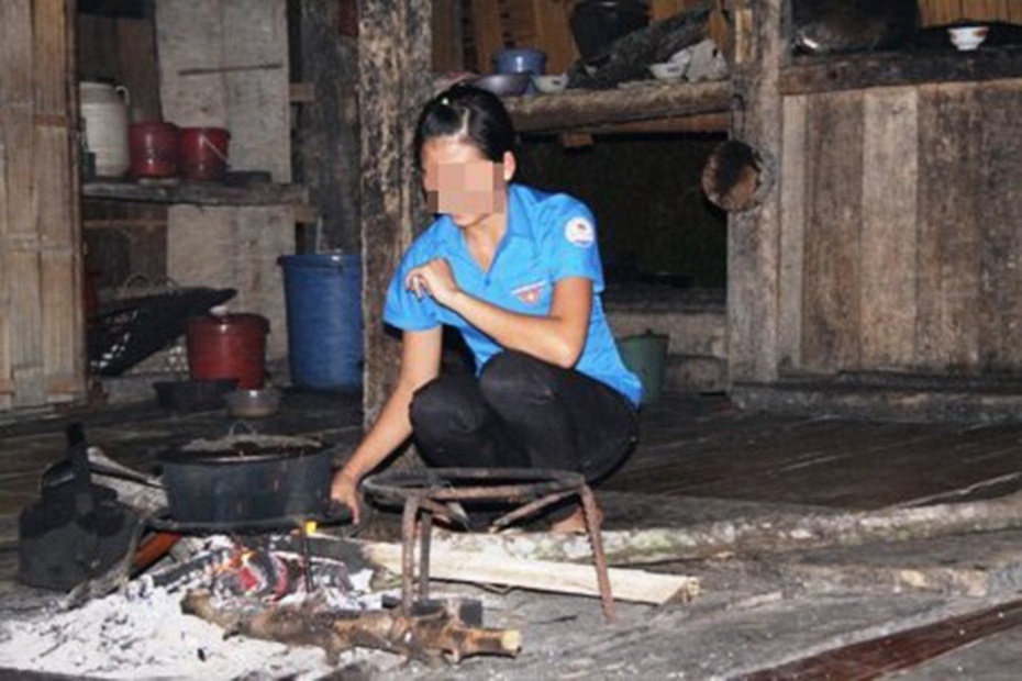 Khởi tố nữ sinh “dằn mặt” tình địch, tung clip lên mạng