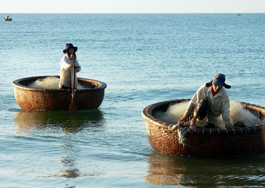 Sôi sục “săn” tour làm quà tình yêu