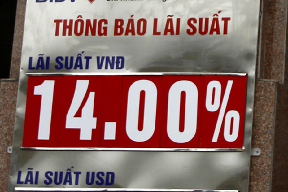 Hạ lãi suất cho vay chứng khoán, nhà đất