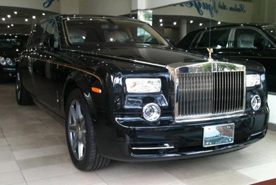 Rò rỉ Rolls-Royce Phantom rồng của đại gia Ninh Bình