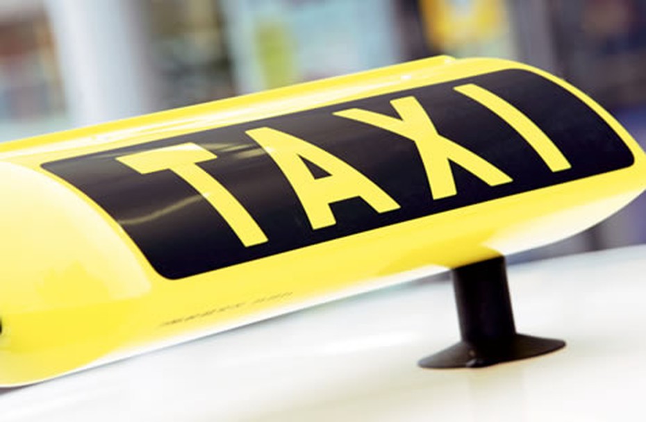 Xăng dầu giảm giá, taxi có đợt giảm cước mới