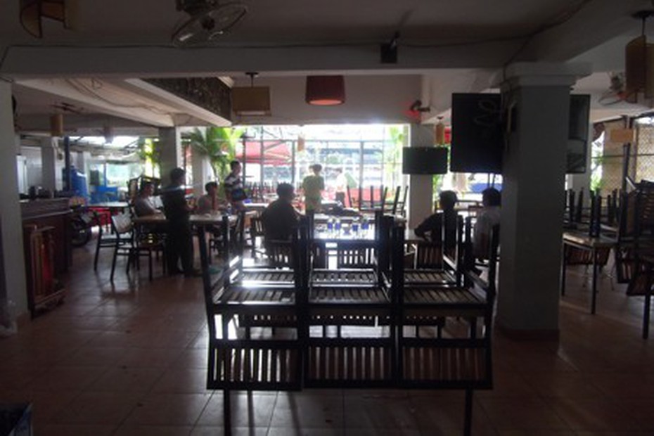 Nhân viên nhà hàng giết người bằng cây xiên thịt