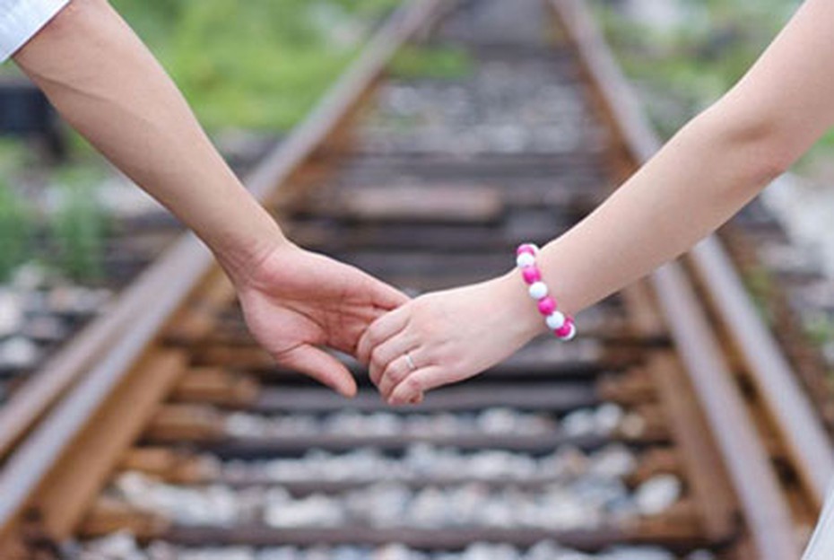 Yêu thương xin nắm lấy tay nhau