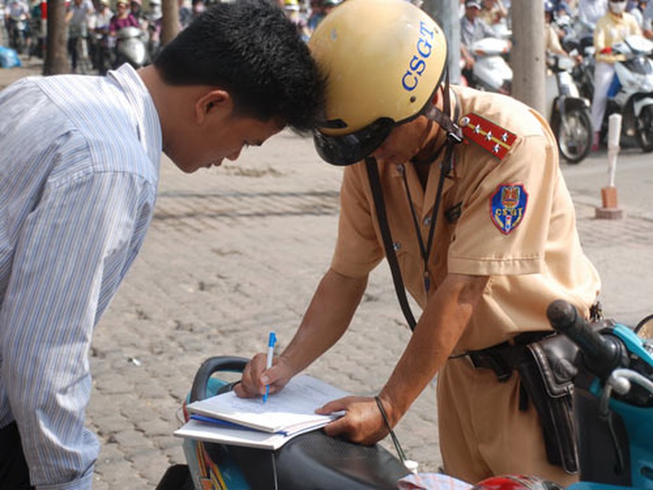 Tin nóng: Nhận vài chục ngàn, CSGT có tham nhũng?