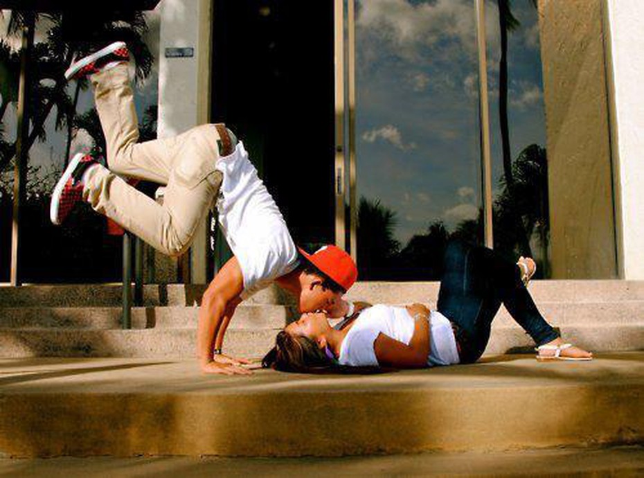 Nụ hôn "độc" như dân hiphop