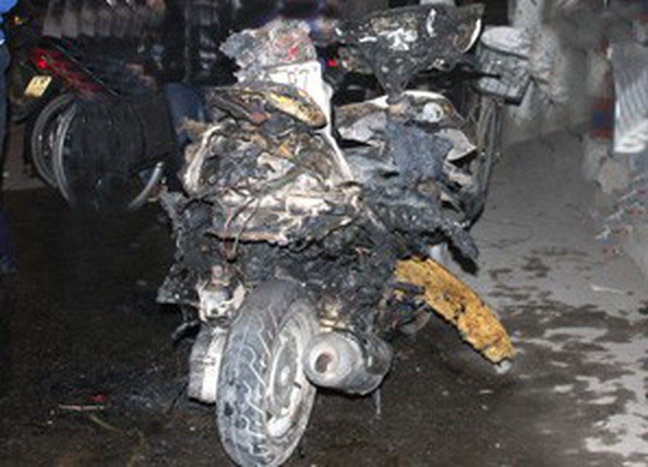 Xe Attila bốc cháy, chủ xe bỏ đi