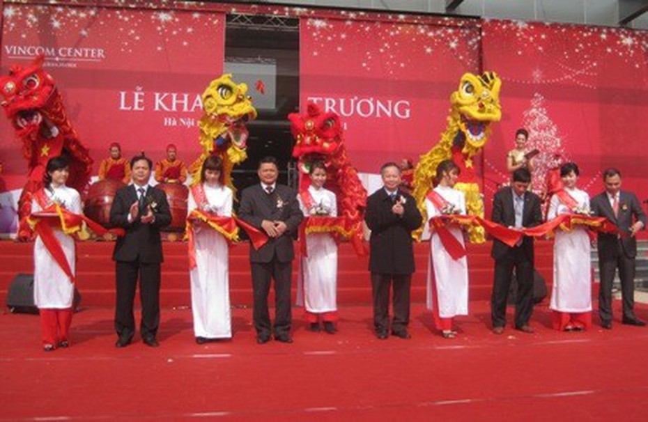 Tưng bừng khai trương Vincom Center Long Biên