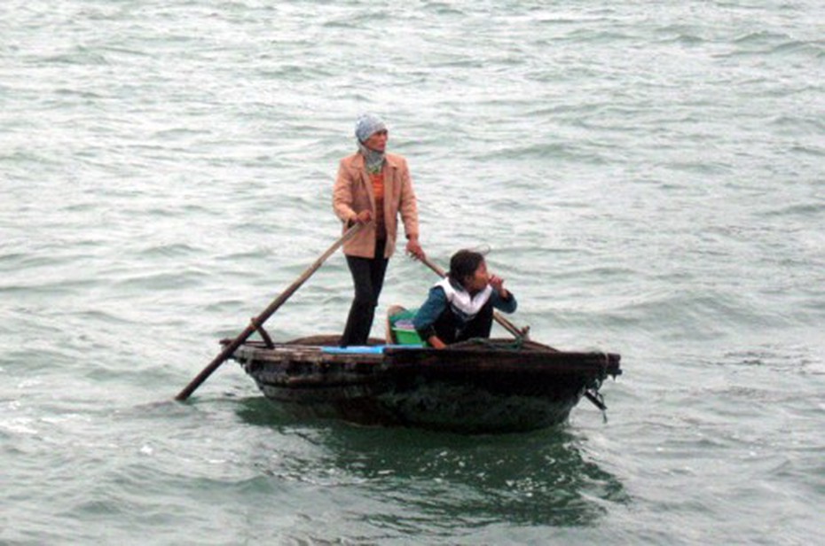 Chòng chành phận đàn bà thả đời trên sóng