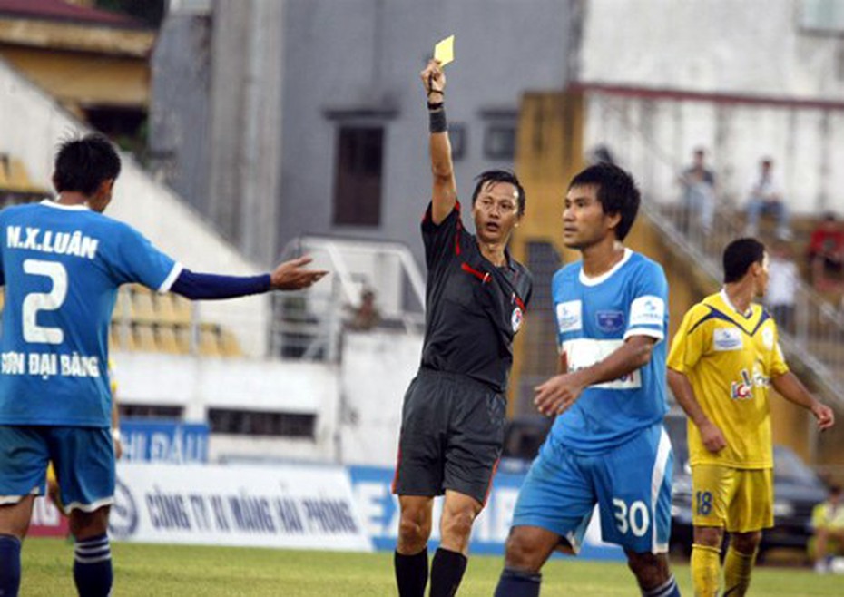 Lửa - khói trong bóng đá Việt Nam