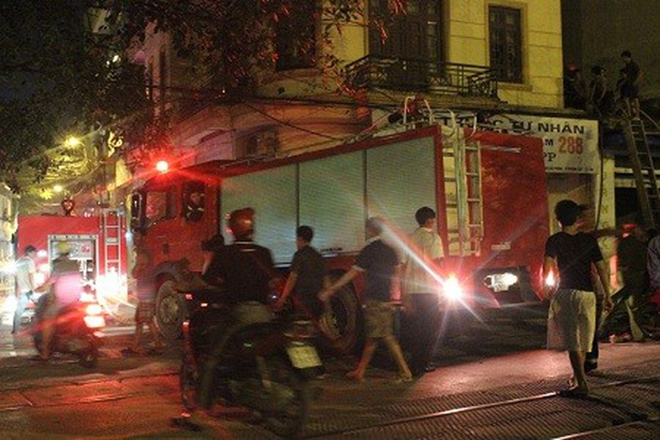 Hỏa hoạn thiêu rụi trụ sở một doanh nghiệp