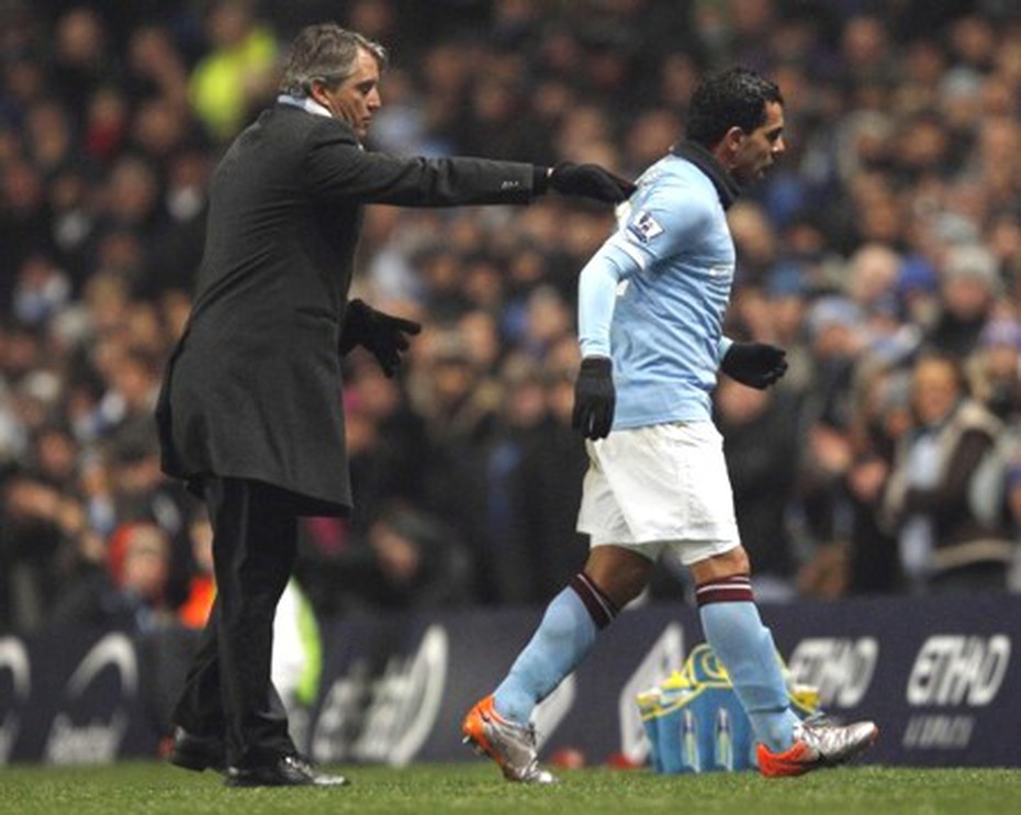 Chống lệnh HLV, Tevez bị Man City đưa ra tòa