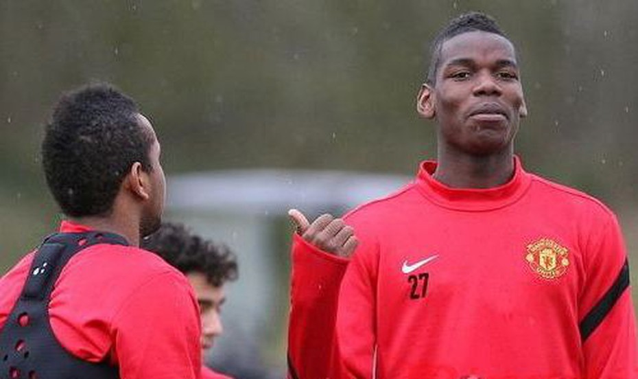 Pogba ở lại MU vì… lương khủng