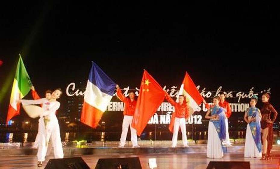 Đại tiệc sắc màu lung linh trên Sông Hàn