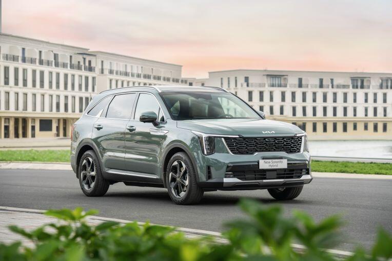 Kia Sorento facelift cập bến Việt Nam, giá bán từ hơn 1,3 tỷ đồng.