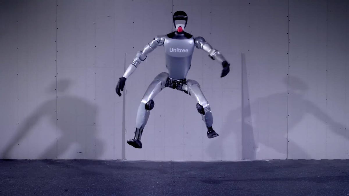 Robot hình người làm được việc vặt trong nhà, giá gần bằng chiếc ô tô