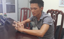 Thót tim nam thanh niên lái xe bằng... chân trên đường cao tốc