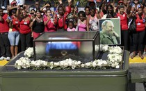 Xúc động hình ảnh người dân Cuba tiễn biệt lãnh tụ Fidel Castro