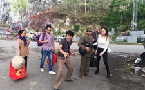 Lê Thị Dần và Chiến Thắng 'tung hứng' trong 'Ra phố tìm con'