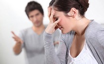 Chồng nhiếc móc, chửi vợ ‘ăn bám’, có nên tiếp tục chịu đựng?