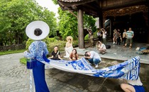 Nhiếp ảnh gia tiết lộ khó khăn khi thực hiện bộ ảnh áo dài