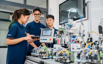 Nắm bắt cơ hội trong ngành bán dẫn, AI trước khi dân số "chưa giàu đã già"