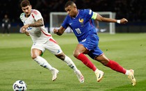 Mbappe "tịt ngòi" trong ngày Pháp thua ngược Italy