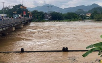 Khẩn cấp: Toàn bộ 8 cửa đáy Thủy điện Tuyên Quang được mở xả lũ đồng loạt