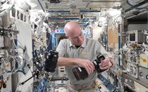 Clip: Khoảnh khắc thú vị trên Trạm vũ trụ quốc tế