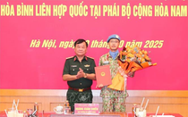 Trao quyết định cho sĩ quan đi làm nhiệm vụ gìn giữ hòa bình tại Nam Sudan